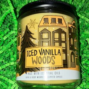 Bath & Body Works Iced Vanilla Woods Scented Candle